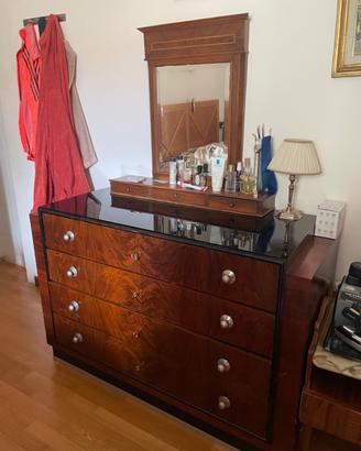 Cassettiera in legno con specchio stile antico