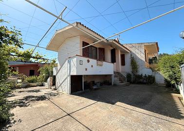 SOLANAS Casa indipendente con ampio cortile