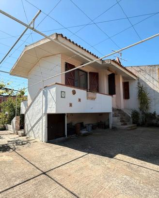SOLANAS Casa indipendente con ampio cortile