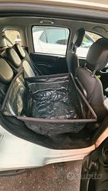 Seggiolino auto per cani 
