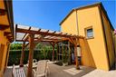 porzione-di-villetta-con-giardino-e-taverna-indipe