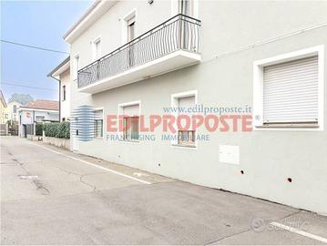 Casa indipendente di 350 m² con più di 5 locali e 