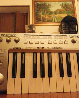 Tastiera Midi UMX25 Behringer