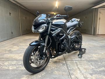 Triumph street triple 765 rs carbon black