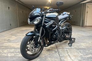 Triumph street triple 765 rs carbon black