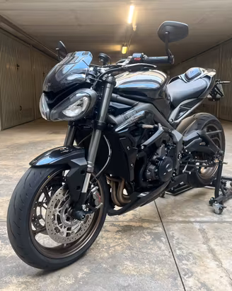 Triumph street triple 765 rs carbon black