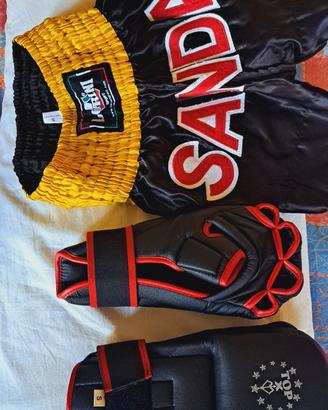 pantalone e guantoni