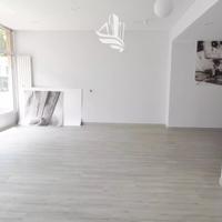 Via Druso: negozio con parcheggio