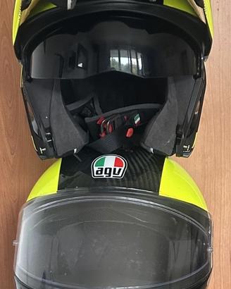 Coppia di caschi modulari AGV in carbonio