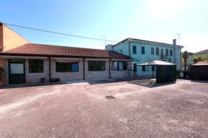 CAVARZERE: 122B: Fabbricato ad uso misto