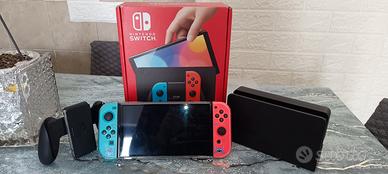 Nintendo Switch OLED completa + pellicola GameStop
