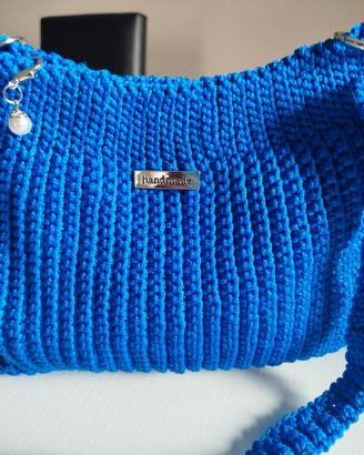 Borsetta bluette a uncinetto 