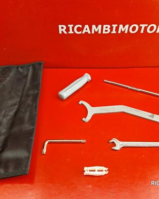 KIT ATTREZZI BMW C650GT