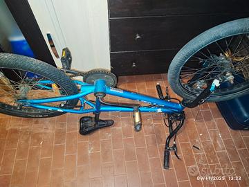  bicicletta BMX 