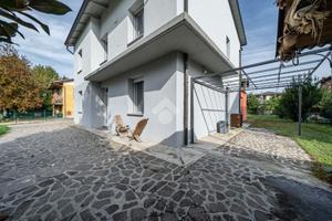 VILLA SINGOLA A CADELBOSCO DI SOPRA