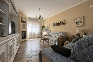 CASA SEMINDIPENDENTE A BOLLENGO