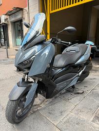 X MAX 300