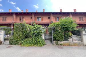 VILLA A SCHIERA A PINEROLO