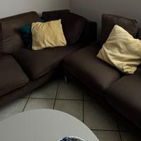 Divano marrone scuro