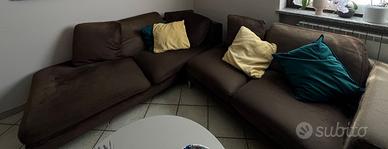 Divano marrone scuro