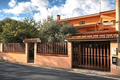 Marrubiu - ampia indipendente con giardino