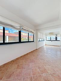 Ampio e Luminoso Appartamento in Centro Città