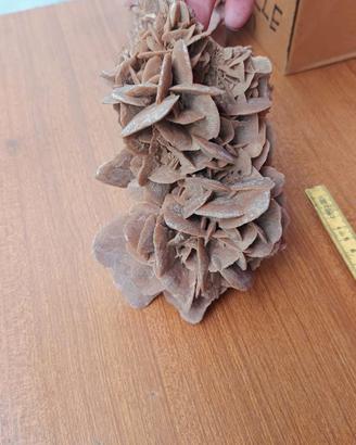 minerali ,rosa del deserto,vanadinite e epidoto