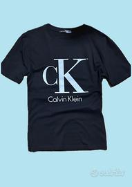 T-shirt Calvin Klein taglia S come nuova