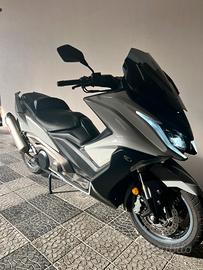 Kymco ak 550