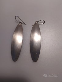 Orecchini con pendente a foglia