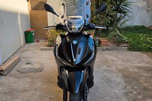 Beverly 300 hpe 2025_4200€