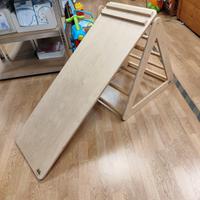 Gioco in legno Montessori scivolo e arrampicata 