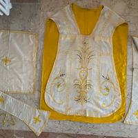 Parato completo pianeta con stola, manipolo e velo