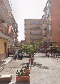 Palermo : appartamento in residence con posto auto