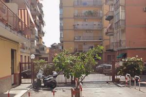 Palermo : appartamento in residence con posto auto