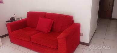divano in tessuto rosso