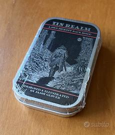 TIN REALM Grey Gnome Games Solo Board Game NUOVO