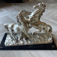 Scultura in resina e argento