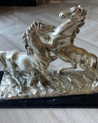 Scultura in resina e argento