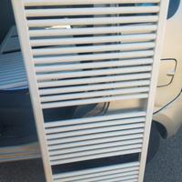 termoarredo in acciaio bianco