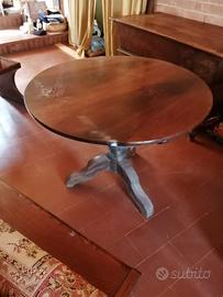 Tavolo rotondo ribaltabile dell'800 in legno noce