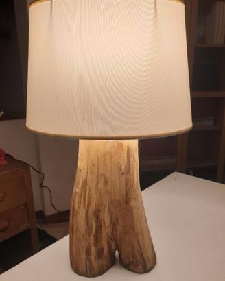 Lampada artigianale in legno