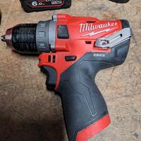 Avvitatore Milwakee con 2 batterie nuove