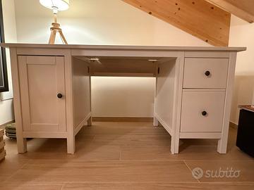 Scrivania bianca modello HEMNES