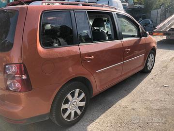 VOLKSWAGEN TOURAN ANNO 09