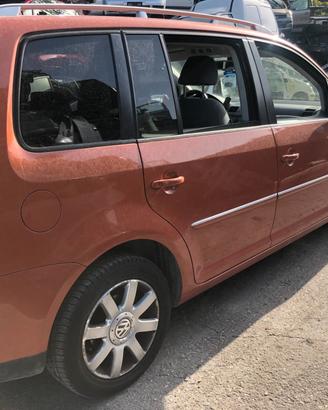 VOLKSWAGEN TOURAN ANNO 09
