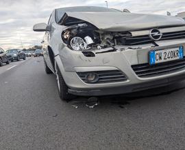 OPEL Astra Incidentata - 2005