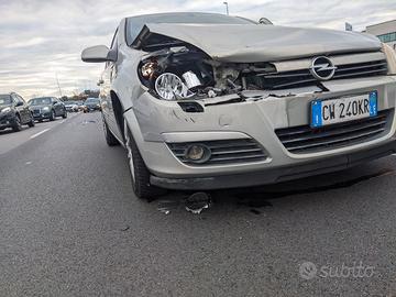 OPEL Astra Incidentata - 2005