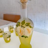 Bicchieri limoncello con bottiglia