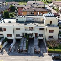 VILLA A SCHIERA A LAVAGNO